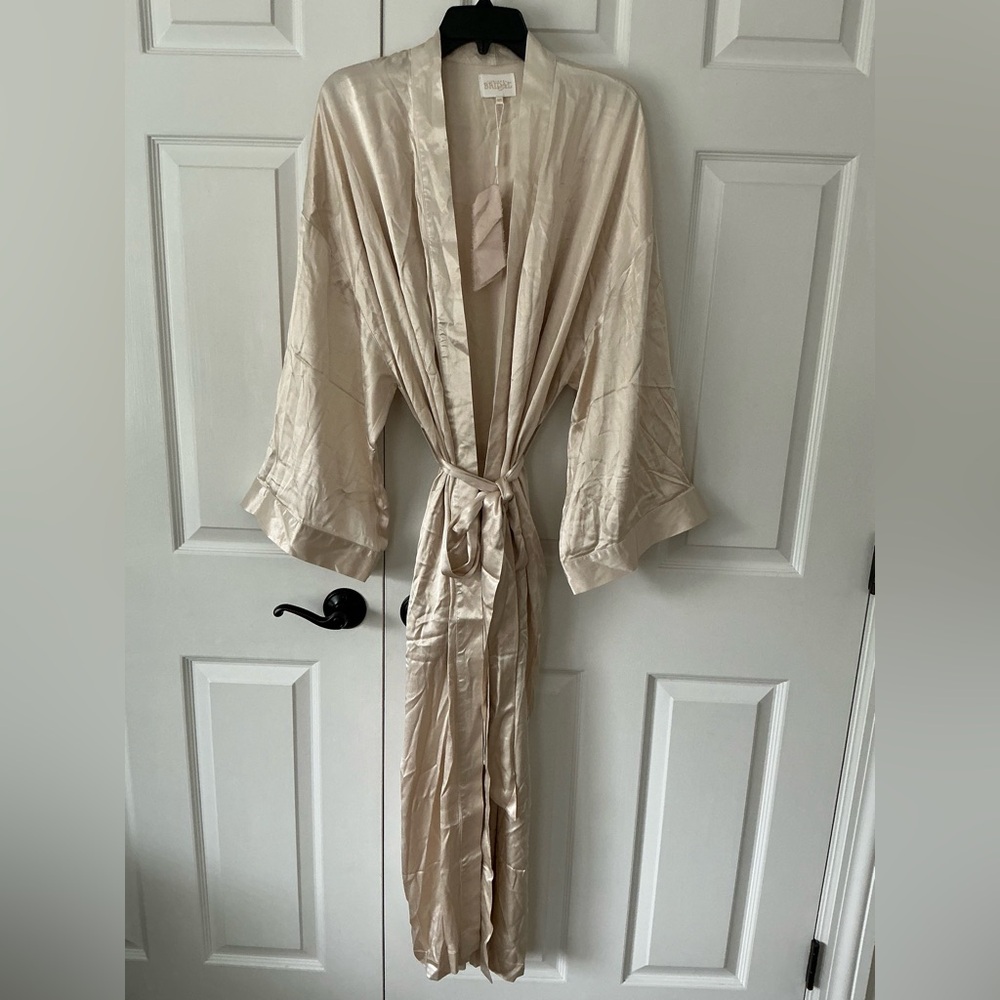 JLUXLABEL Always & Forever Satin Robe | Beige | Size Medium/Large - Picture 9 of 14